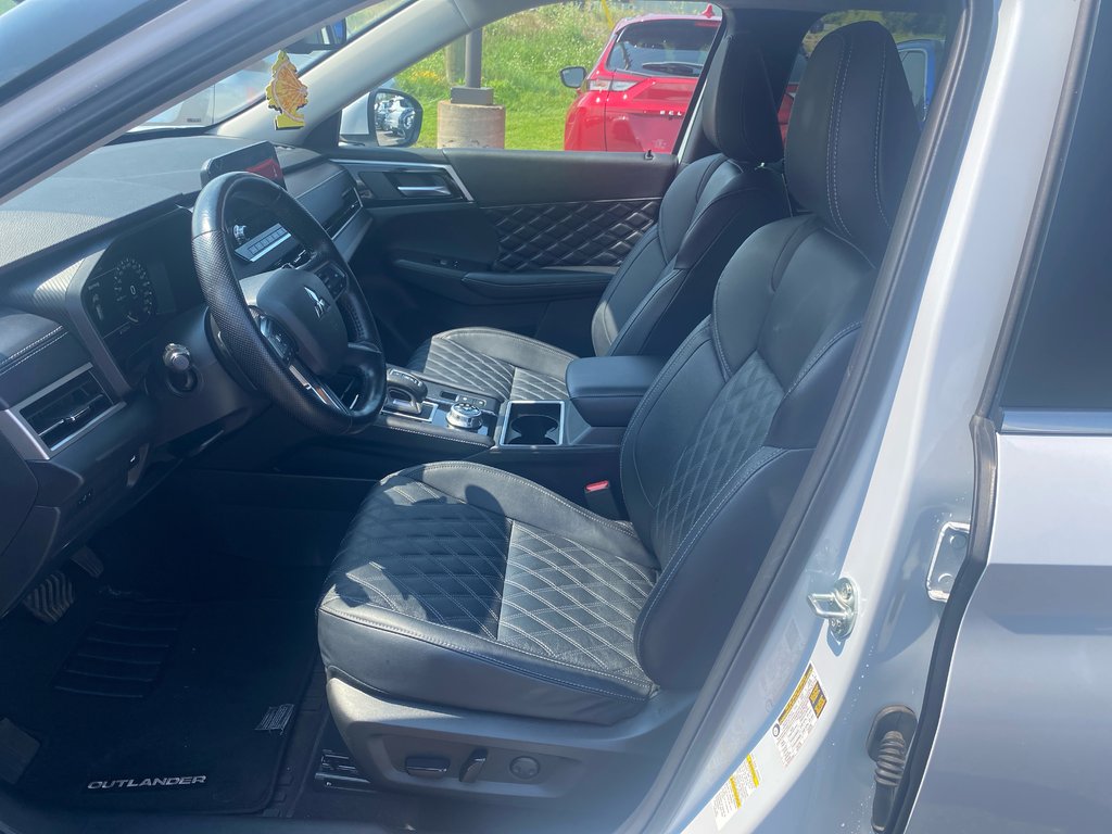 2024 Mitsubishi Outlander SEL in Thunder Bay, Ontario - 9 - w1024h768px