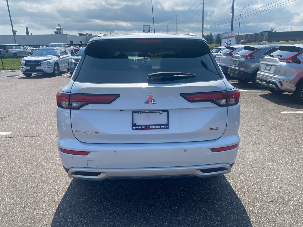 2024 Mitsubishi Outlander SEL in Thunder Bay, Ontario - 5 - w1024h768px
