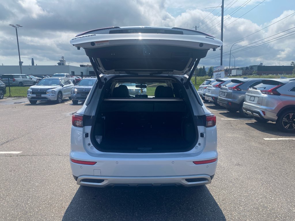 2024 Mitsubishi Outlander SEL in Thunder Bay, Ontario - 7 - w1024h768px