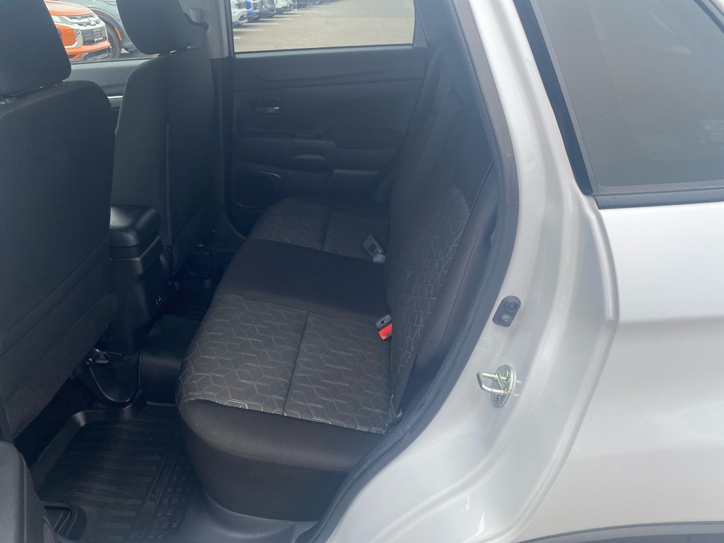 2022 Mitsubishi RVR SE 4X4 in Thunder Bay, Ontario - 8 - w1024h768px