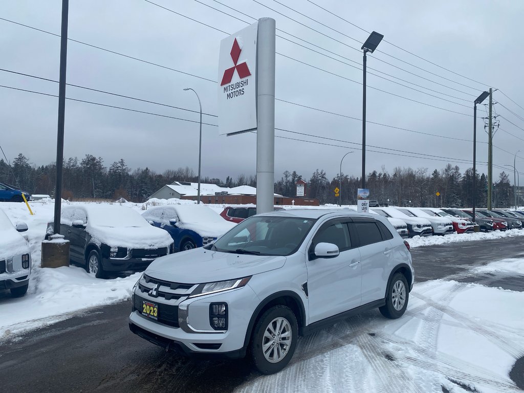 2023 Mitsubishi RVR SE in Thunder Bay, Ontario - 1 - w1024h768px