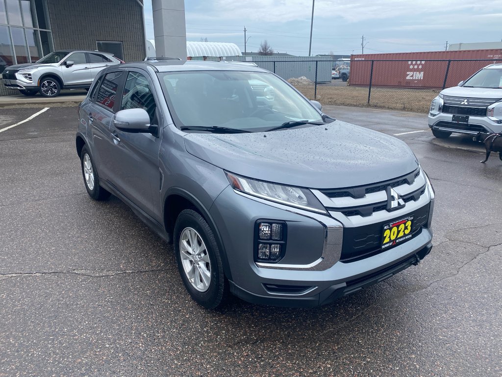 2023 Mitsubishi RVR SE FWD in Thunder Bay, Ontario - 3 - w1024h768px