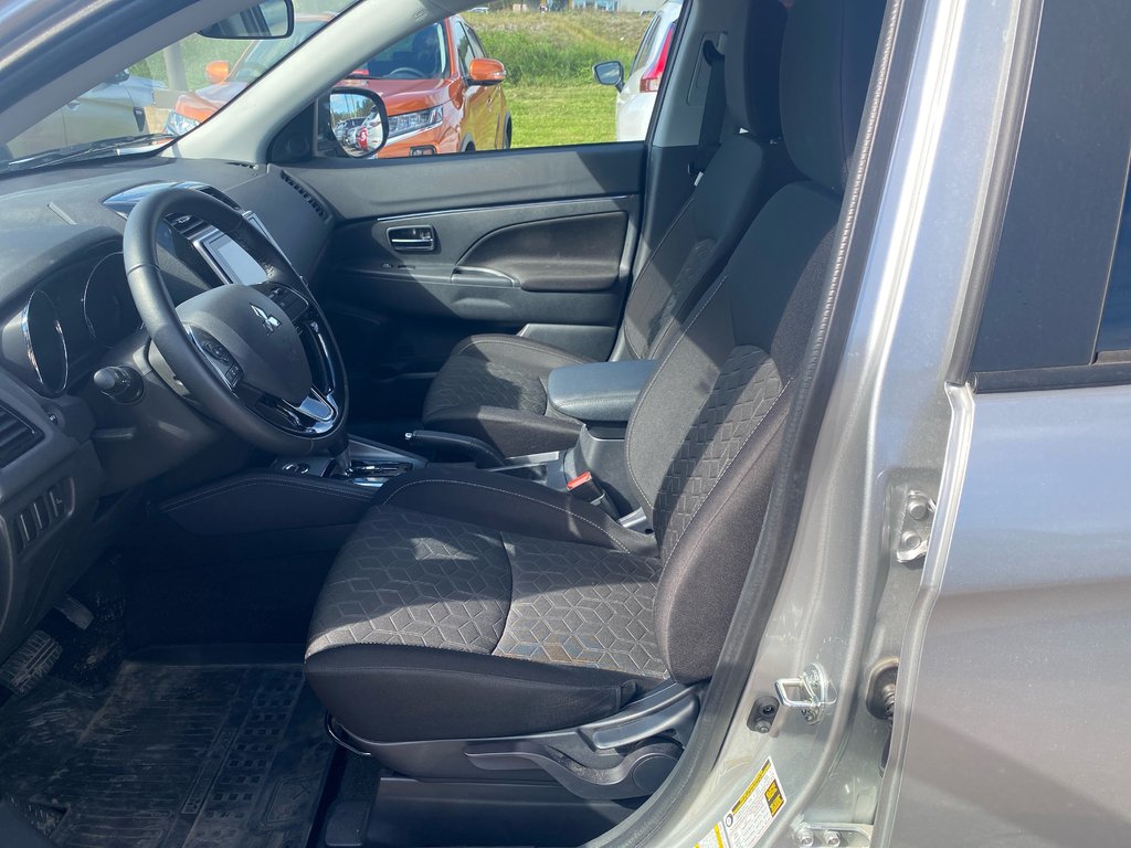2025 Mitsubishi RVR SE 4X4 in Thunder Bay, Ontario - 9 - w1024h768px