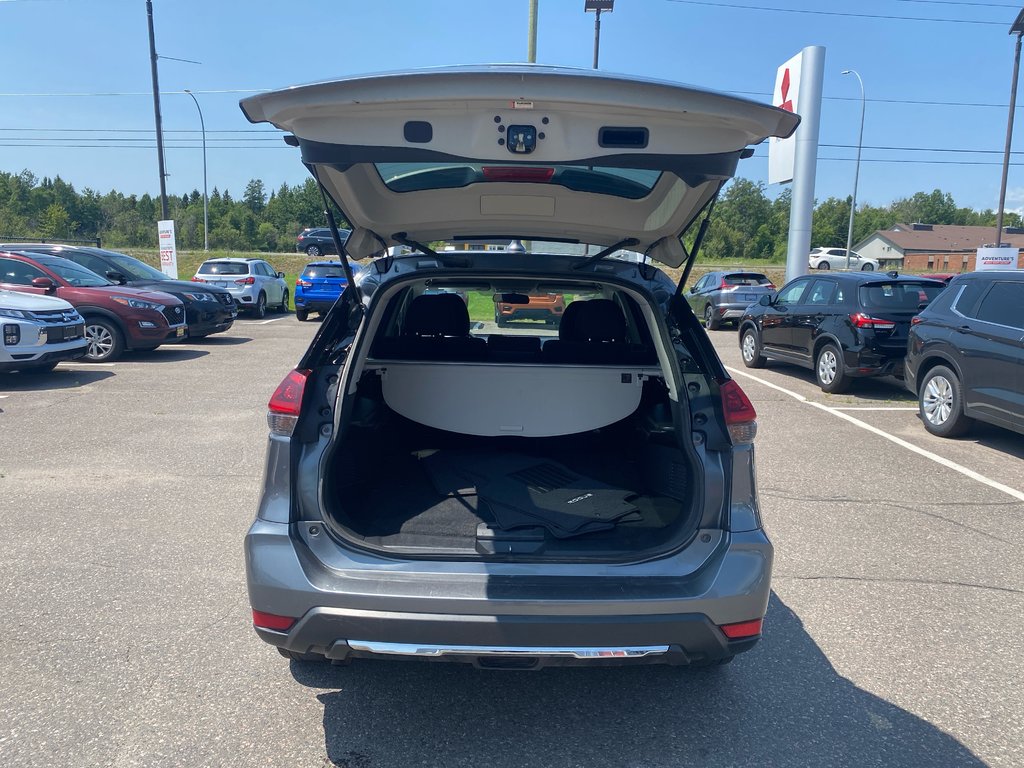2018 Nissan Rogue SV in Thunder Bay, Ontario - 7 - w1024h768px