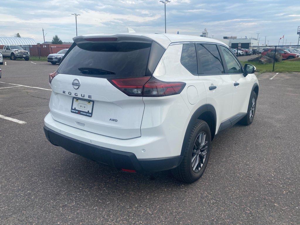 2025 Nissan Rogue S in Thunder Bay, Ontario - 4 - w1024h768px