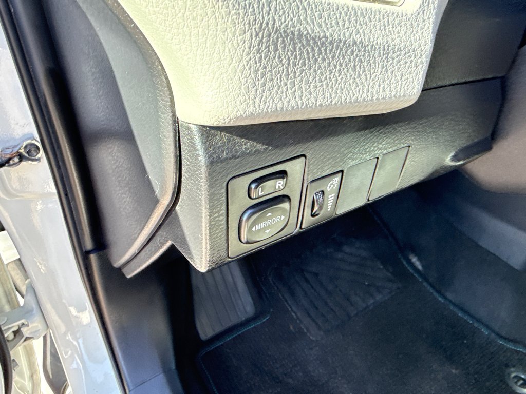 2016 Toyota Corolla LE in Thunder Bay, Ontario - 9 - w1024h768px