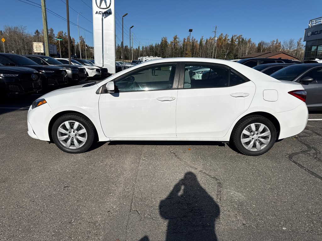 2016 Toyota Corolla LE in Thunder Bay, Ontario - 2 - w1024h768px