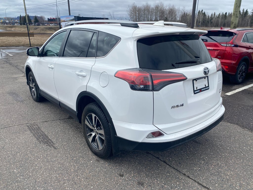2018 Toyota RAV4 LE in Thunder Bay, Ontario - 11 - w1024h768px