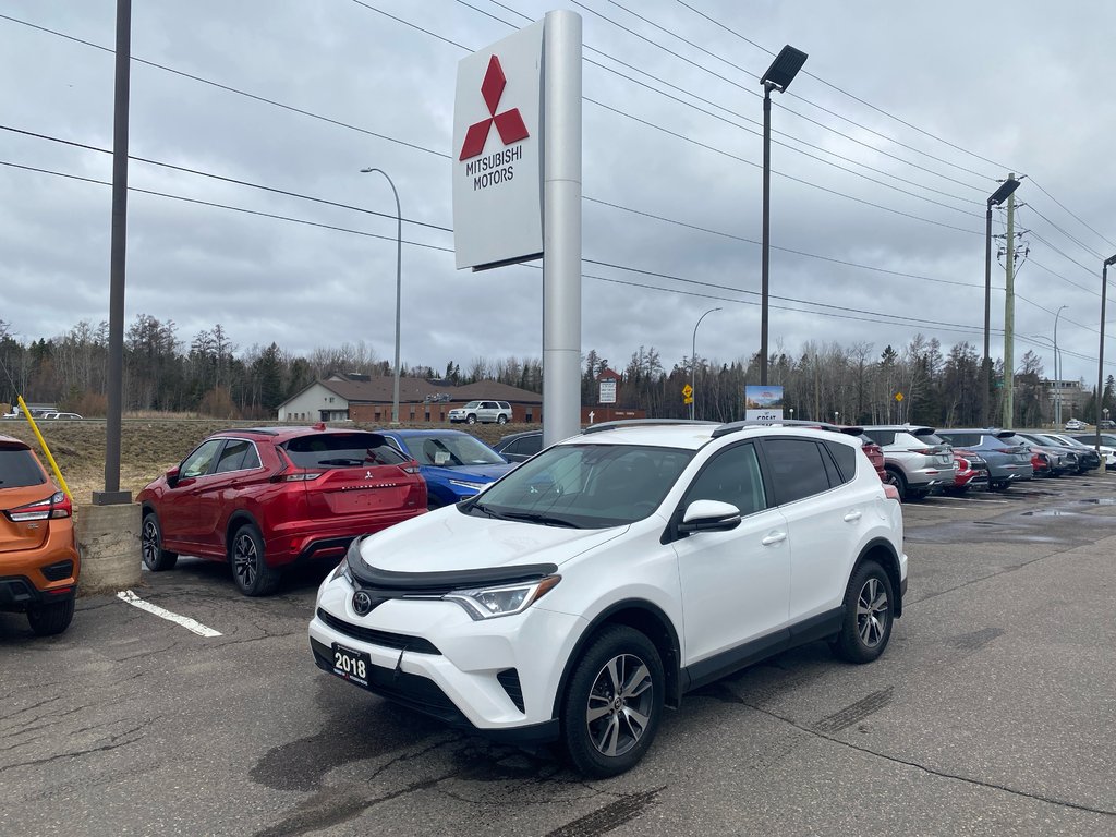 2018 Toyota RAV4 LE in Thunder Bay, Ontario - 1 - w1024h768px