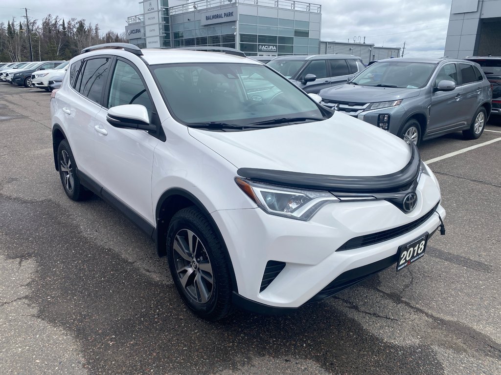 2018 Toyota RAV4 LE in Thunder Bay, Ontario - 3 - w1024h768px