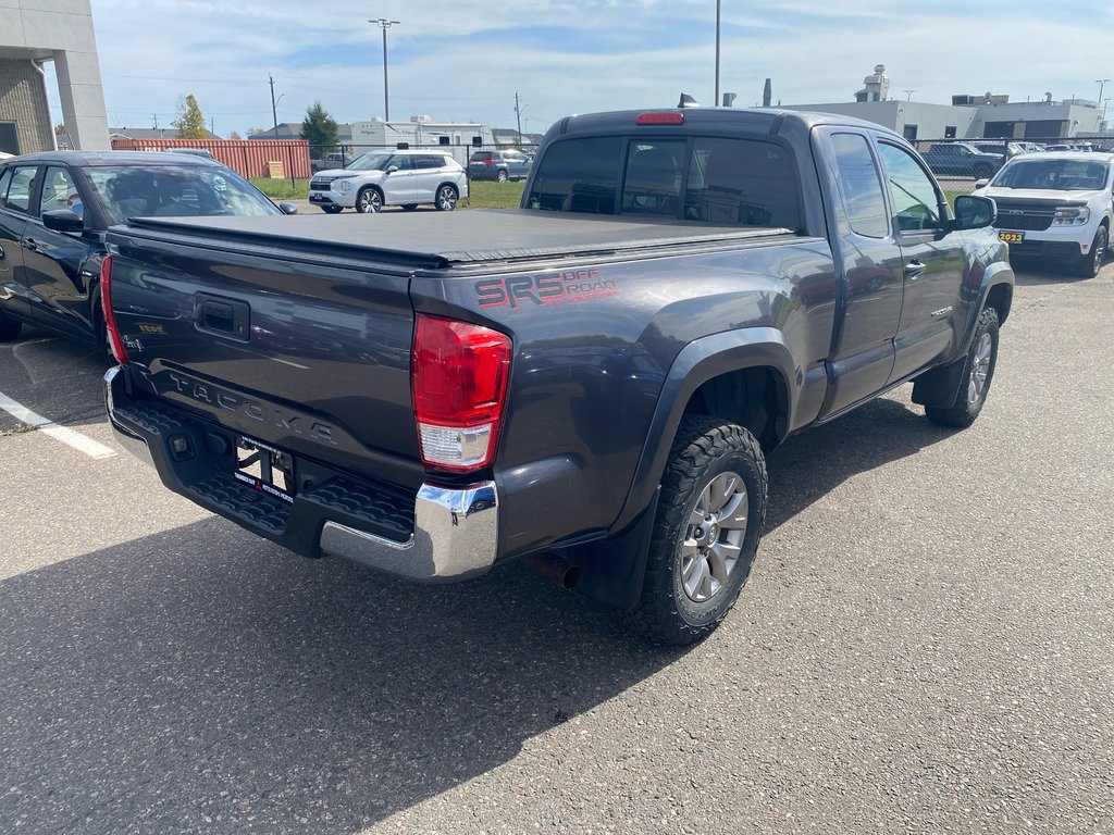 2016 Toyota Tacoma SR5 in Thunder Bay, Ontario - 4 - w1024h768px