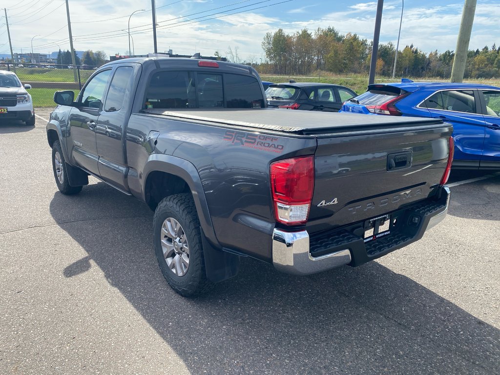 2016 Toyota Tacoma SR5 in Thunder Bay, Ontario - 6 - w1024h768px