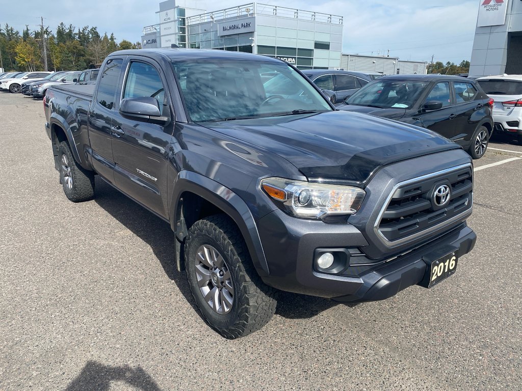 2016 Toyota Tacoma SR5 in Thunder Bay, Ontario - 3 - w1024h768px