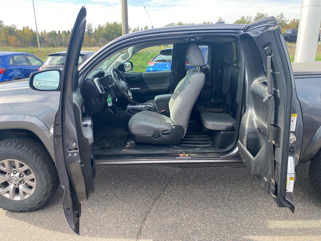 2016 Toyota Tacoma SR5 in Thunder Bay, Ontario - 8 - w1024h768px