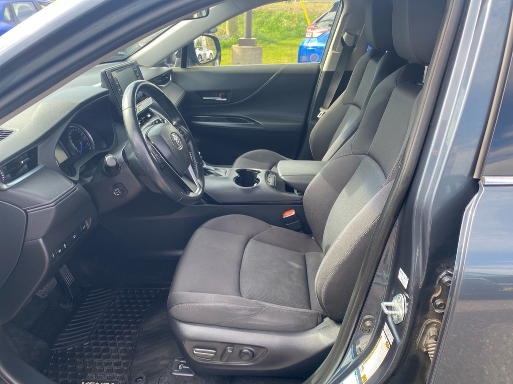2021 Toyota Venza LE in Thunder Bay, Ontario - 9 - w1024h768px
