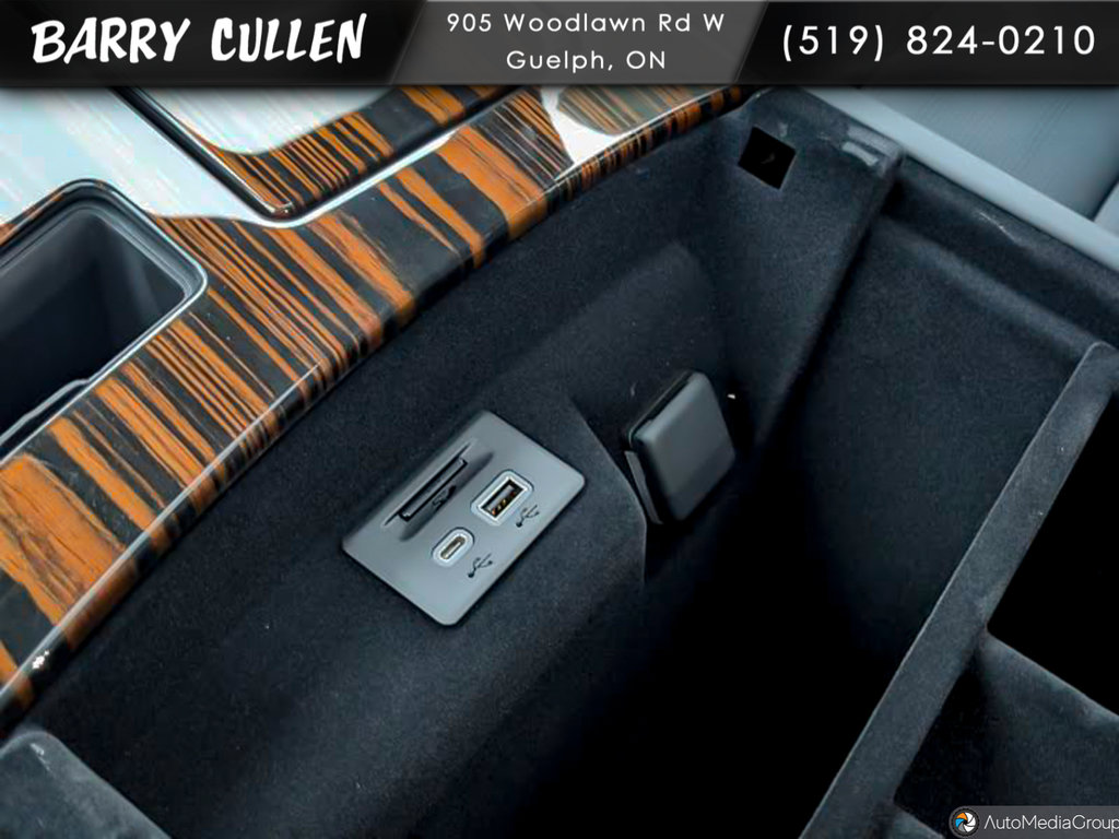 2024  Escalade Premium Luxury in Guelph, Ontario - 18 - w1024h768px