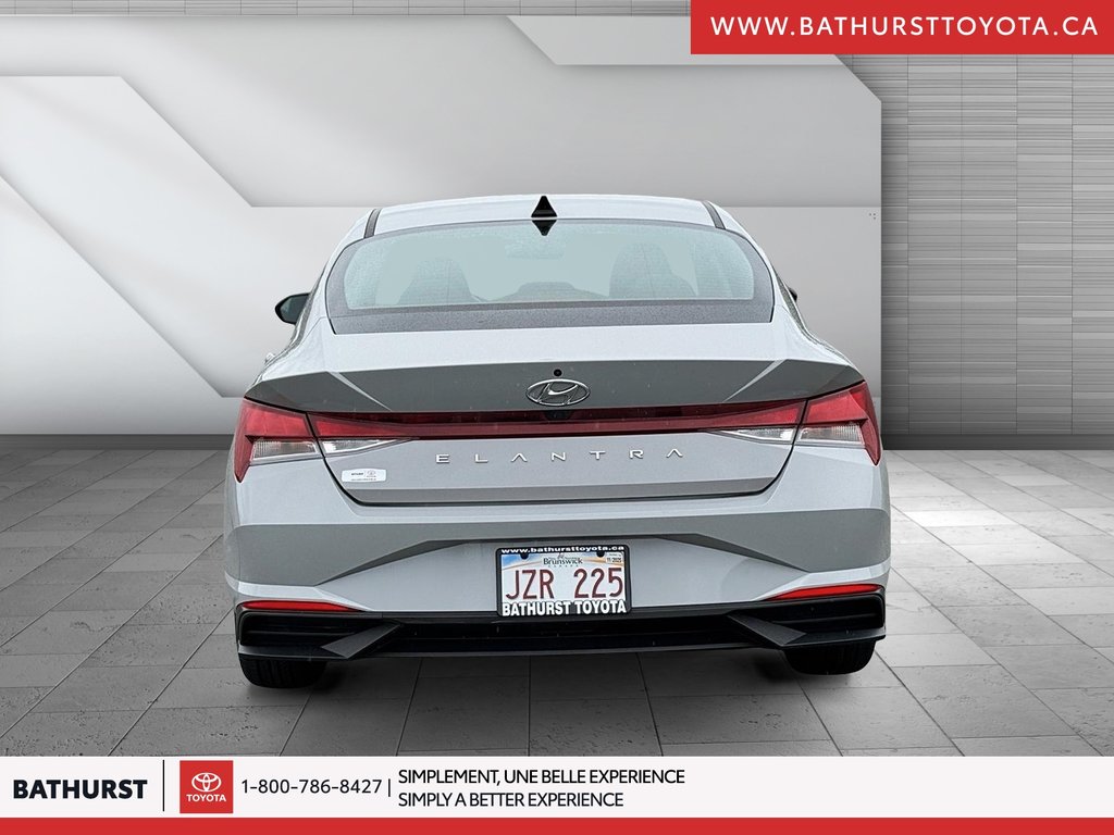 2022  Elantra Preferred in Bathurst, New Brunswick - 3 - w1024h768px