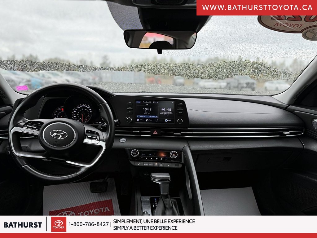 2022  Elantra Preferred in Bathurst, New Brunswick - 12 - w1024h768px