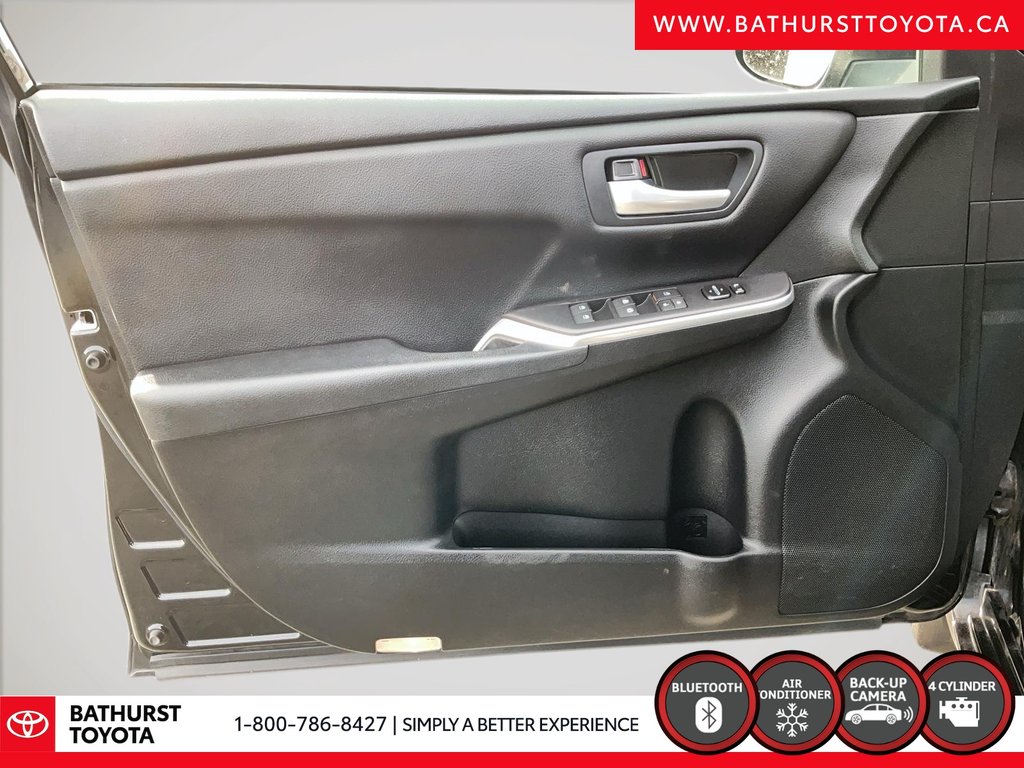Toyota Camry LE 2017 à Bathurst, Nouveau-Brunswick - 11 - w1024h768px