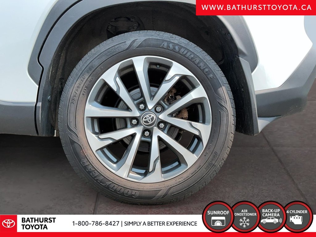 2022 Toyota Corolla Cross XLE in Bathurst, New Brunswick - 7 - w1024h768px