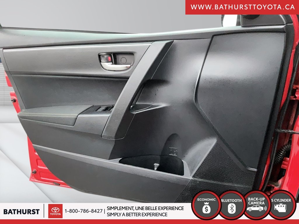 2018 Toyota Corolla LE in Bathurst, New Brunswick - 11 - w1024h768px