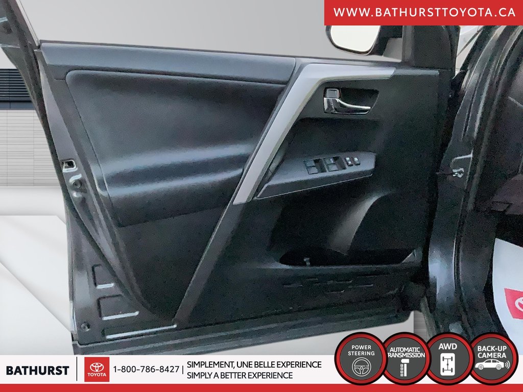 2017 Toyota RAV4 XLE in Bathurst, New Brunswick - 10 - w1024h768px