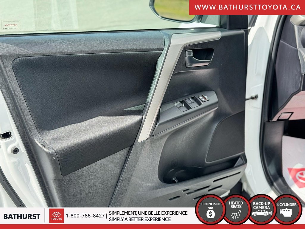 2018 Toyota RAV4 LE in Bathurst, New Brunswick - 11 - w1024h768px