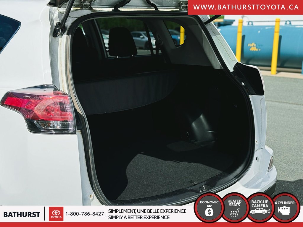 2018 Toyota RAV4 LE in Bathurst, New Brunswick - 9 - w1024h768px