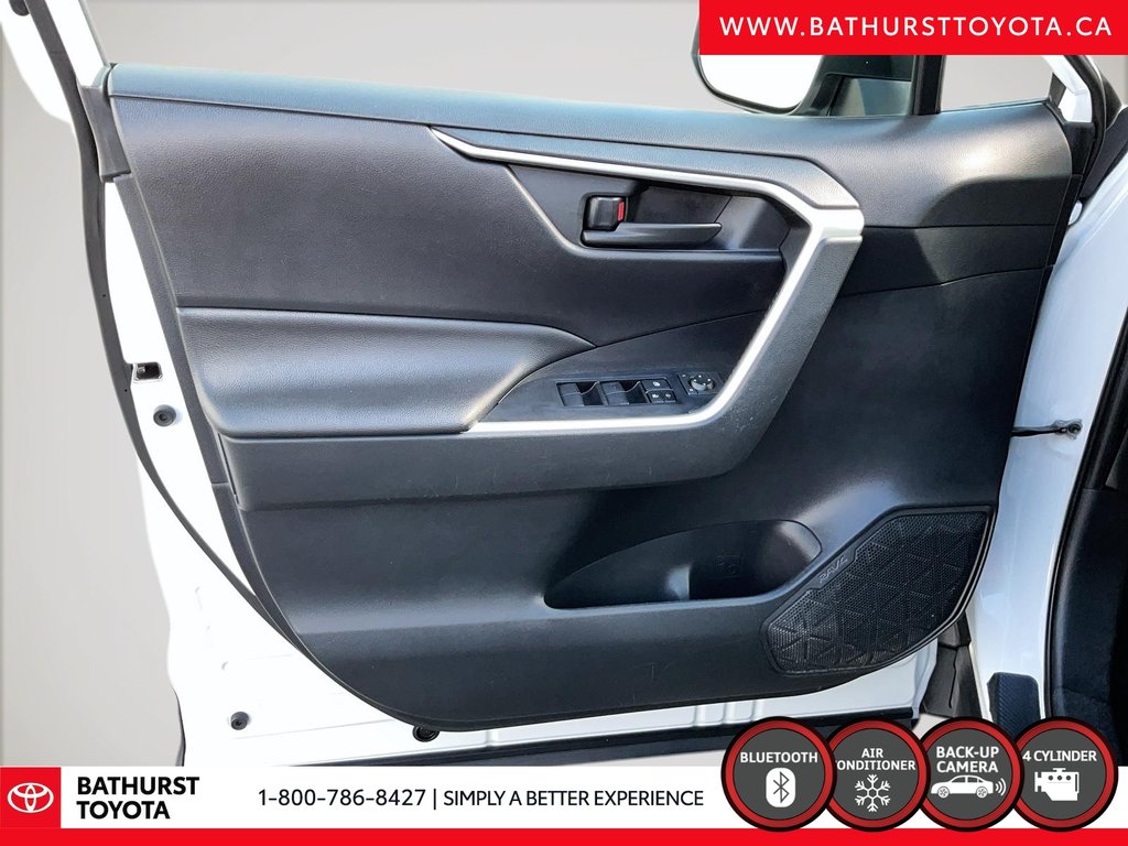 2019 Toyota RAV4 LE in Bathurst, New Brunswick - 11 - w1024h768px