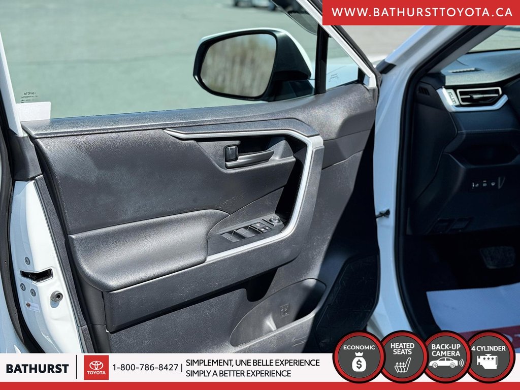 2021 Toyota RAV4 LE in Bathurst, New Brunswick - 13 - w1024h768px
