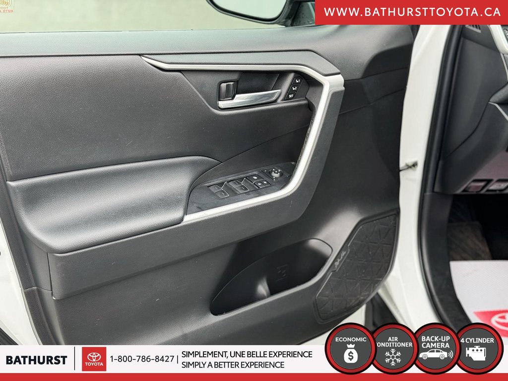 2022 Toyota RAV4 XLE in Bathurst, New Brunswick - 13 - w1024h768px