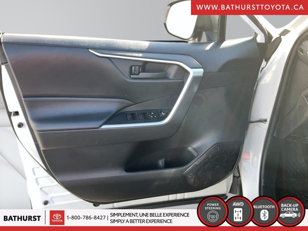 2022 Toyota RAV4 LE in Bathurst, New Brunswick - 10 - w1024h768px