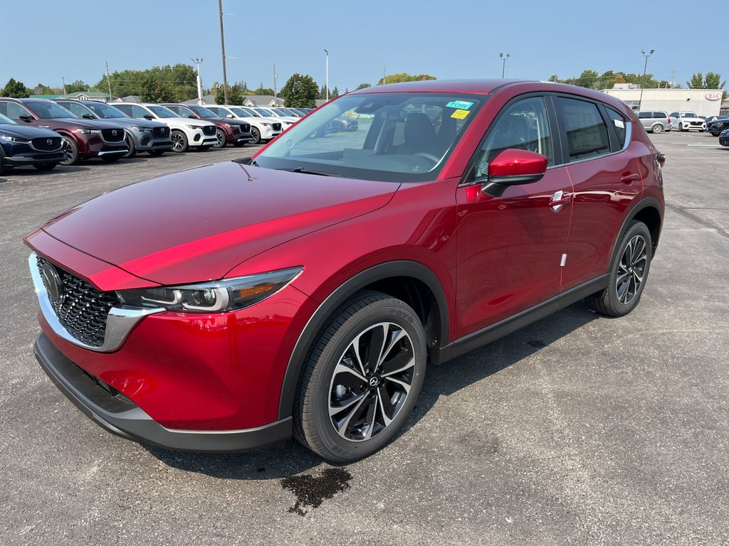 2025 Mazda CX-5 in Pickering, Ontario - 3 - w1024h768px