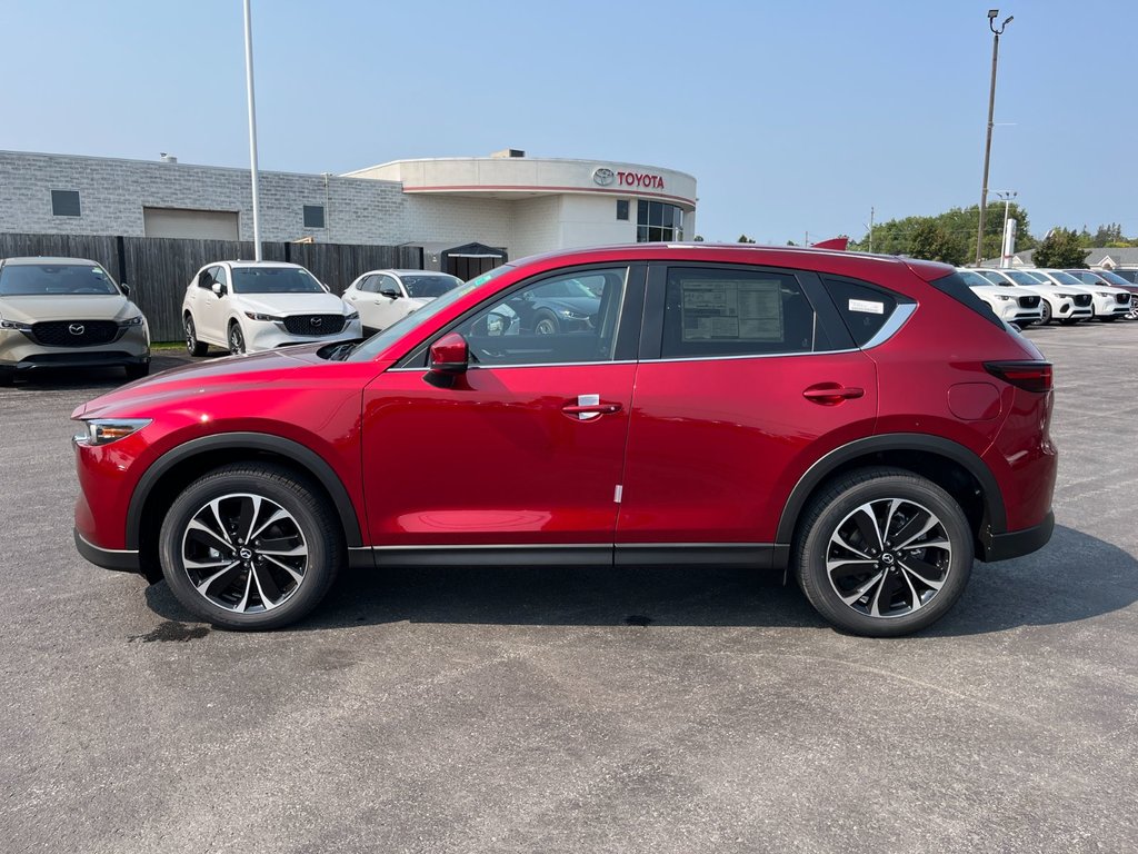 2025 Mazda CX-5 in Pickering, Ontario - 4 - w1024h768px