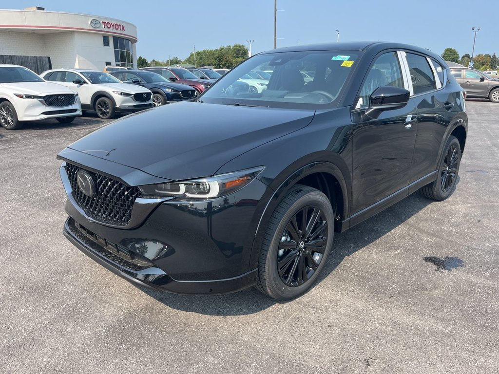 2025 Mazda CX-5 in Pickering, Ontario - 3 - w1024h768px