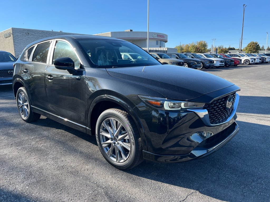 2025 Mazda CX-5 in Pickering, Ontario - 9 - w1024h768px