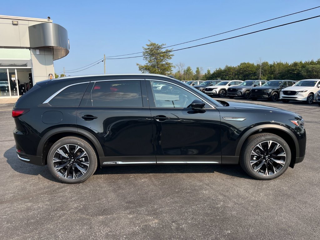 2025 Mazda CX-90 Plug-In Hybrid in Pickering, Ontario - 8 - w1024h768px