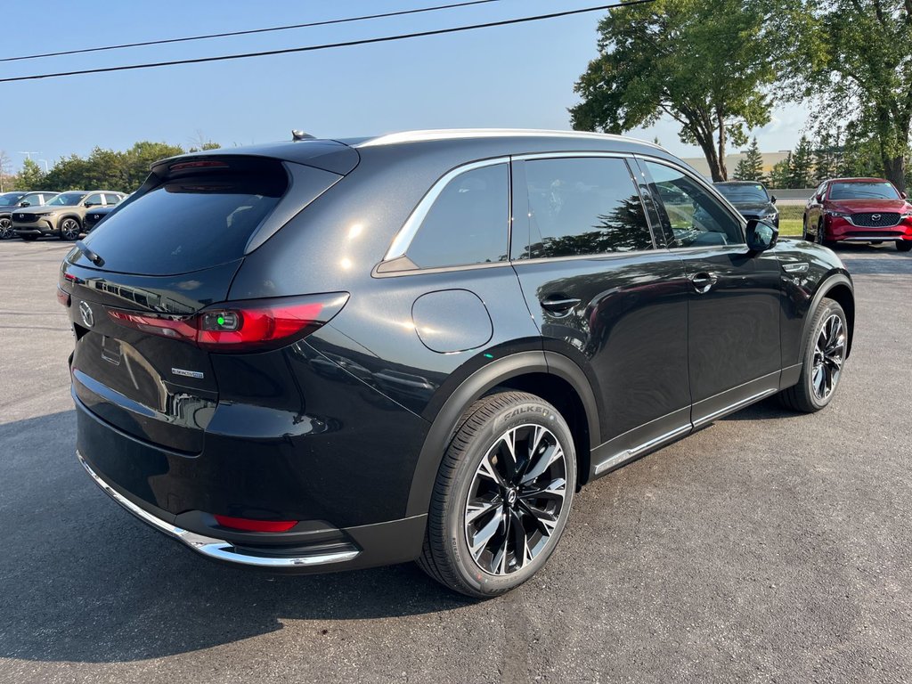 2025 Mazda CX-90 Plug-In Hybrid in Pickering, Ontario - 7 - w1024h768px