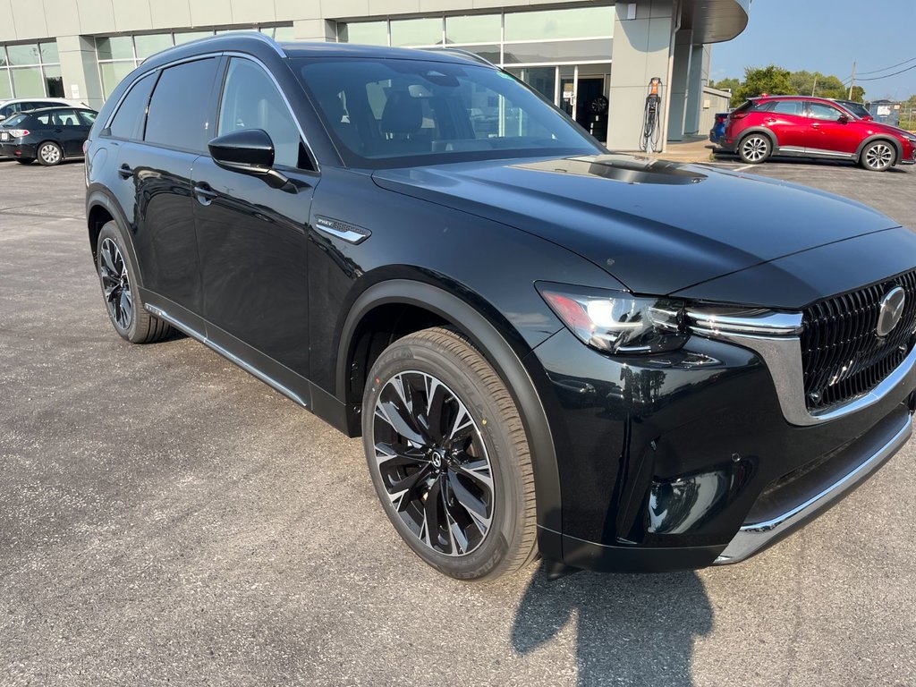 2025 Mazda CX-90 Plug-In Hybrid in Pickering, Ontario - 9 - w1024h768px