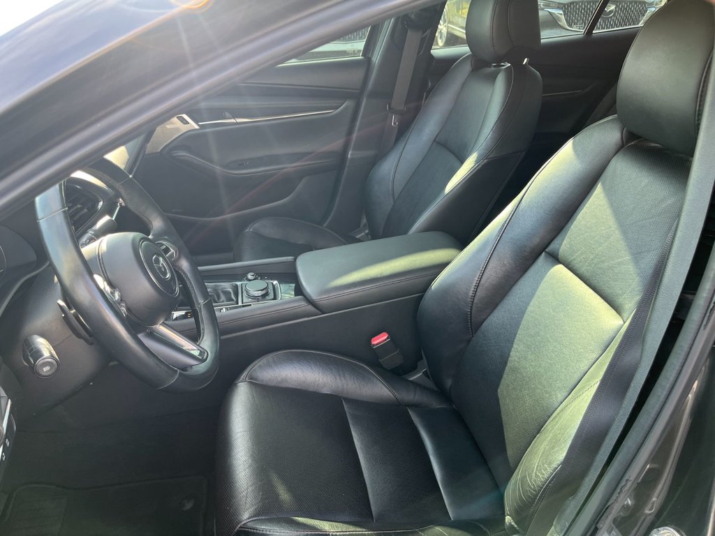 2020 Mazda 3 in Pickering, Ontario - 18 - w1024h768px