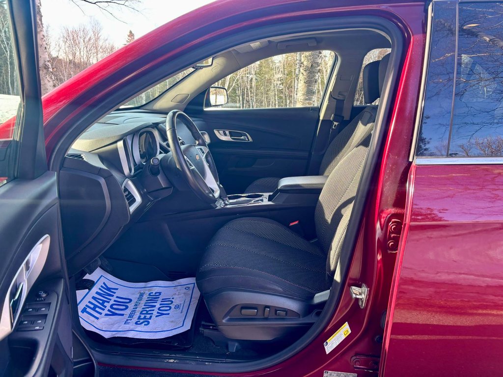 2017 Chevrolet Equinox LT in Bathurst, New Brunswick - 11 - w1024h768px