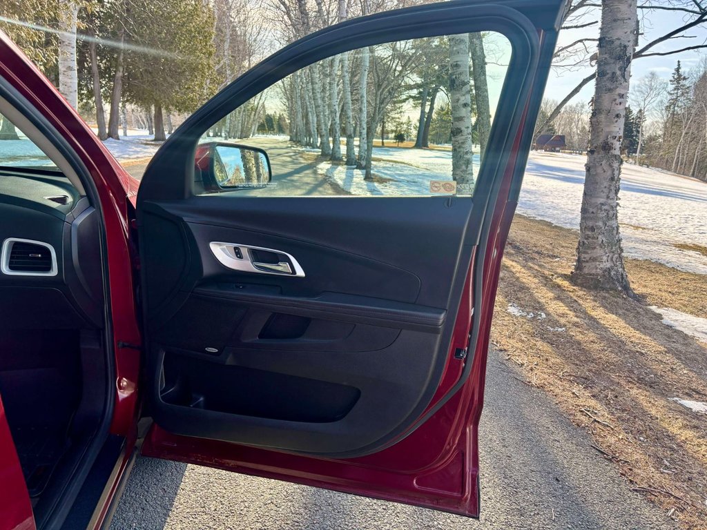 2017 Chevrolet Equinox LT in Bathurst, New Brunswick - 24 - w1024h768px