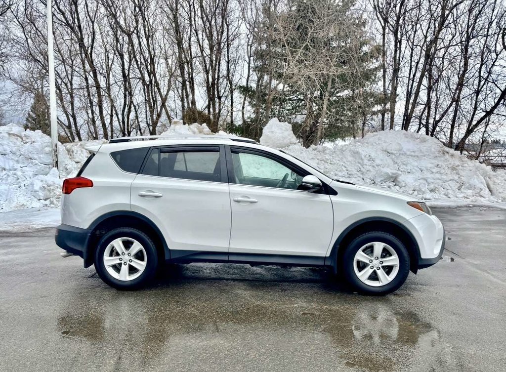 2013 Toyota RAV4 XLE in Bathurst, New Brunswick - 4 - w1024h768px