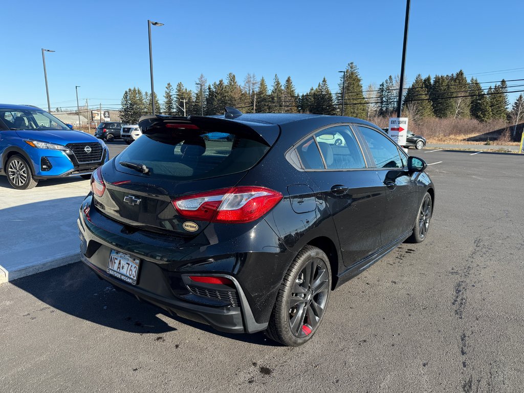 2018  Cruze Hatchback LT - 6AT in Bathurst, New Brunswick - 2 - w1024h768px