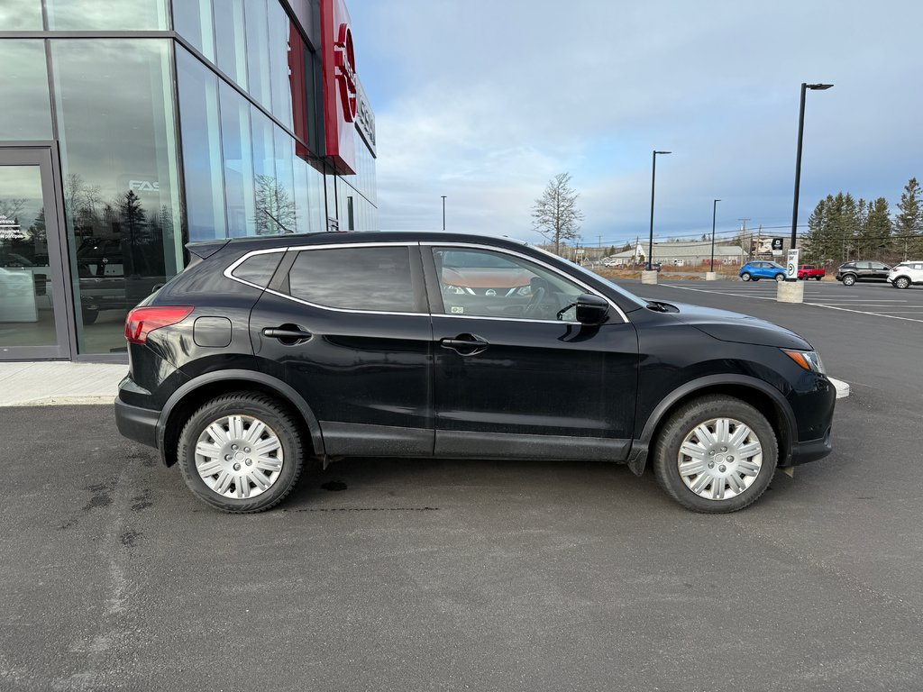 Nissan Qashqai S FWD CVT 2017 à Bathurst, Nouveau-Brunswick - 2 - w1024h768px