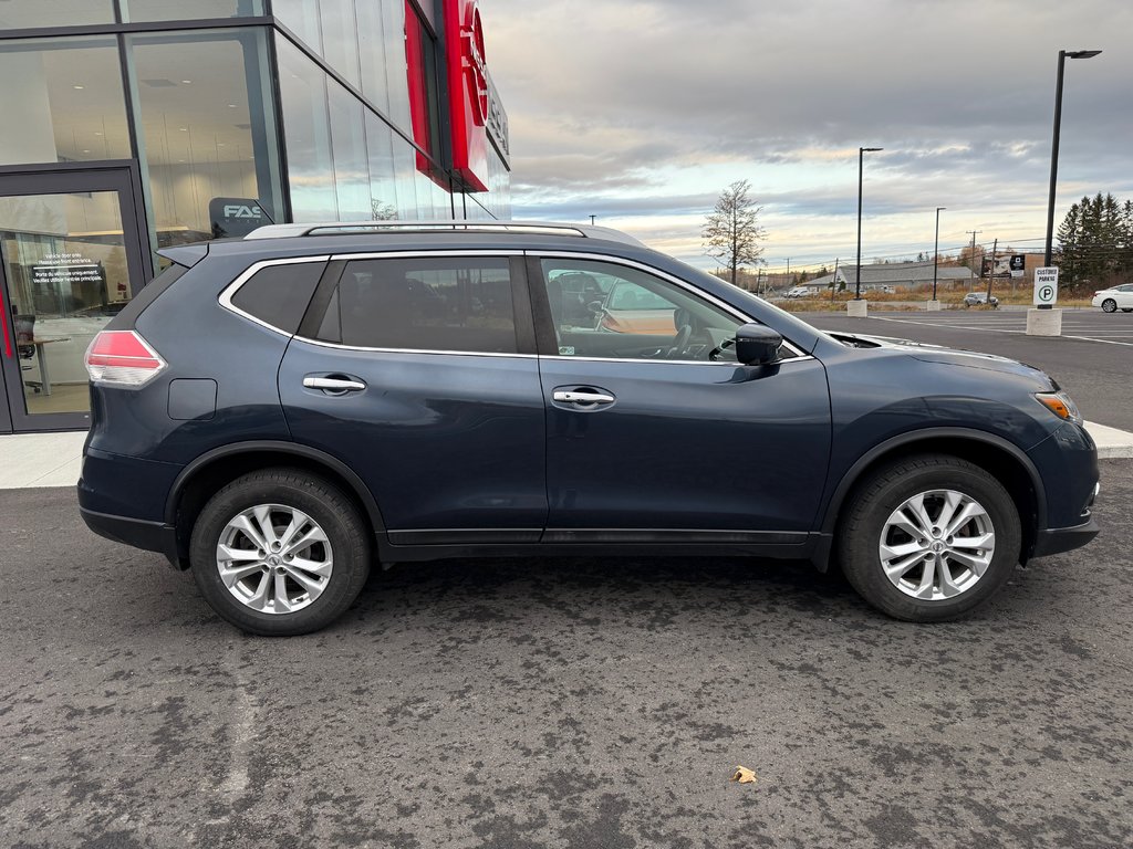 2016  Rogue SV AWD CVT in Bathurst, New Brunswick - 8 - w1024h768px