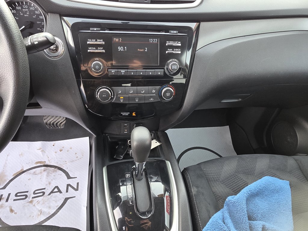 Nissan Rogue SV AWD CVT 2016 à Bathurst, Nouveau-Brunswick - 15 - w1024h768px