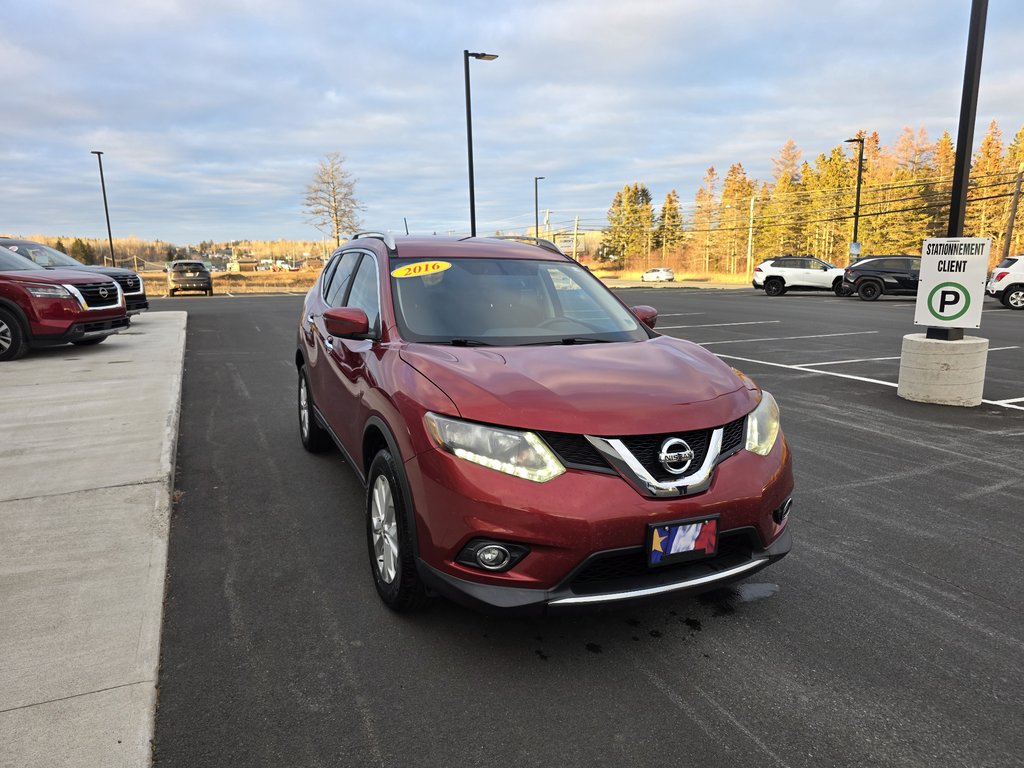 Nissan Rogue SV AWD CVT 2016 à Bathurst, Nouveau-Brunswick - 4 - w1024h768px