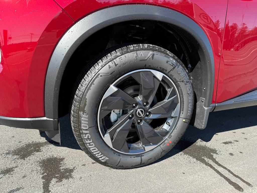 2025 Nissan Rogue AWD SV Moonroof in Bathurst, New Brunswick - 9 - w1024h768px