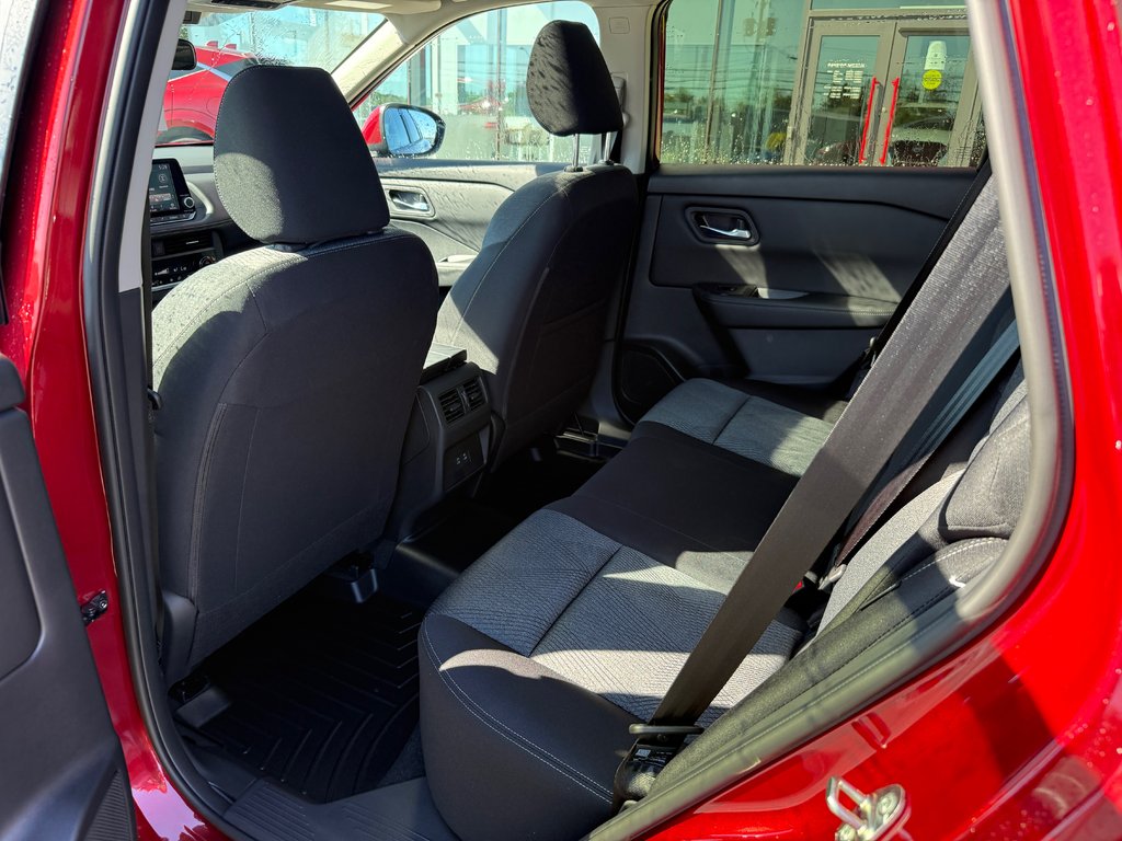 2025 Nissan Rogue AWD SV Moonroof in Bathurst, New Brunswick - 10 - w1024h768px